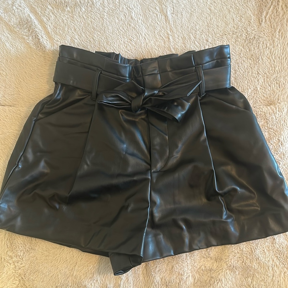 Zara Short “NEW WT”